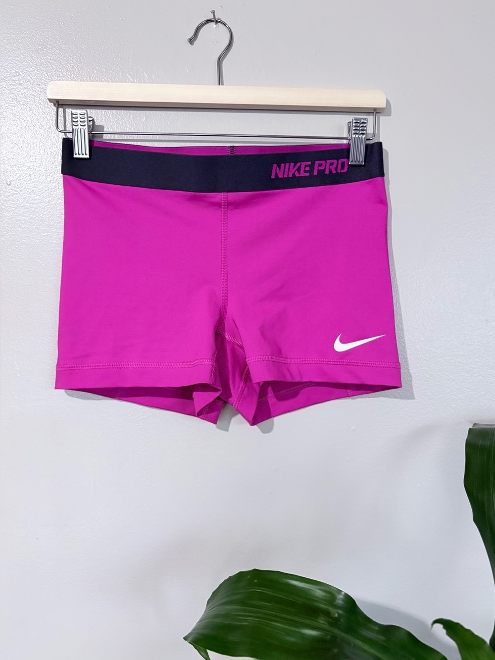 Nike Pro Women's Magenta Compression Training Bike Shorts SZ Medium
